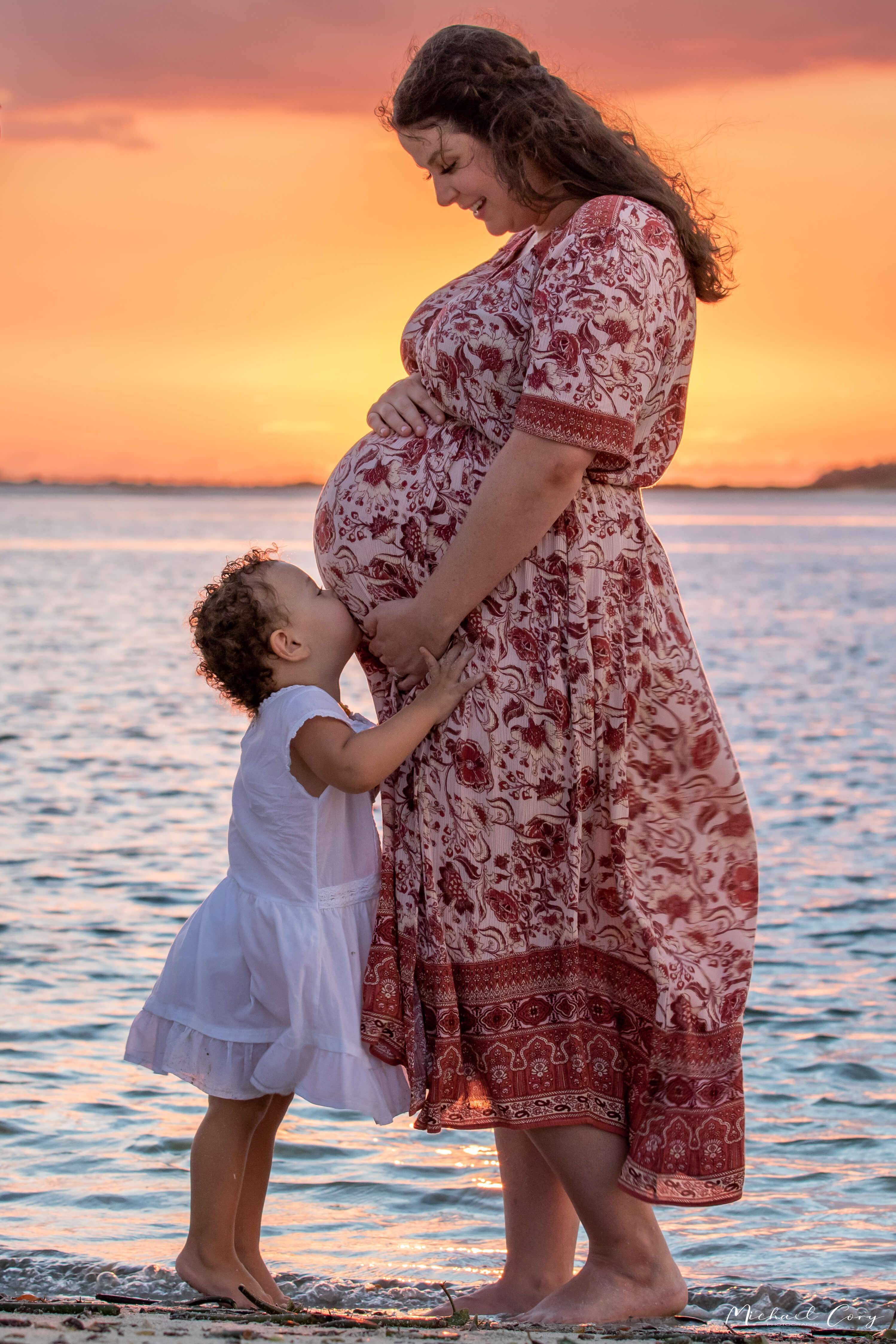 Supporting detail shot of a maternity session