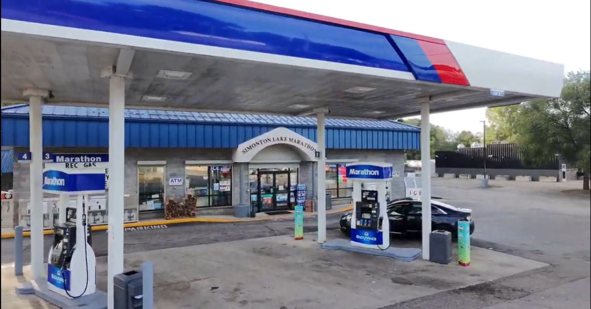 Need a lakeside store near Simonton Lake?