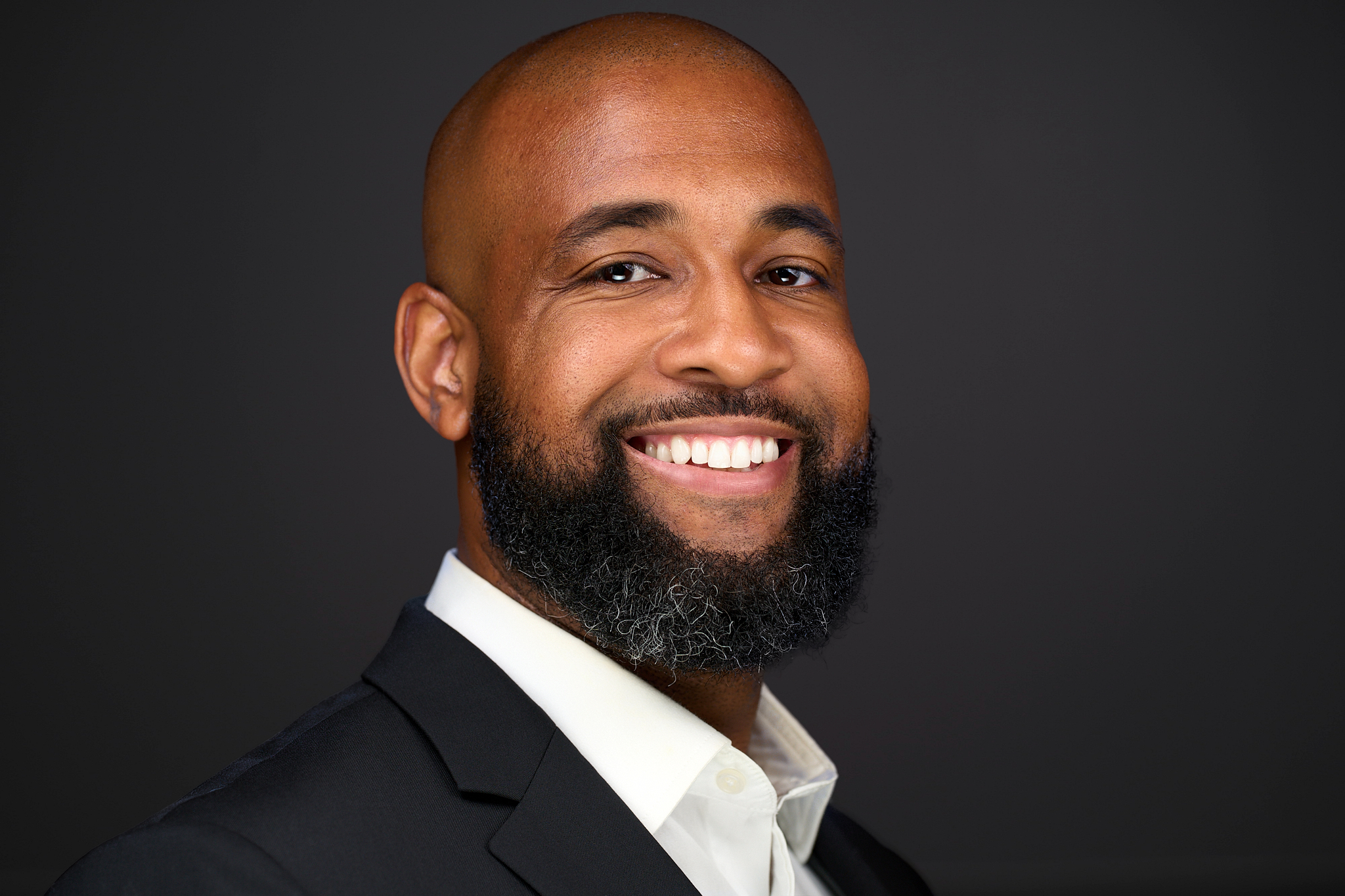 Professional Memphis headshot photographer studio portrait