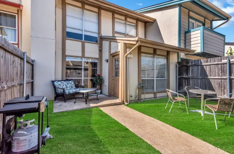 Chic downtown condo with private rooftop lounge