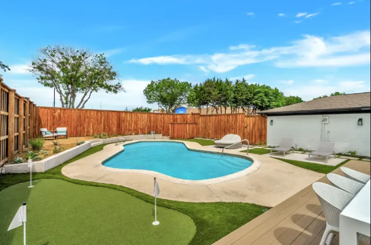 Rooftop retreat with stunning city views