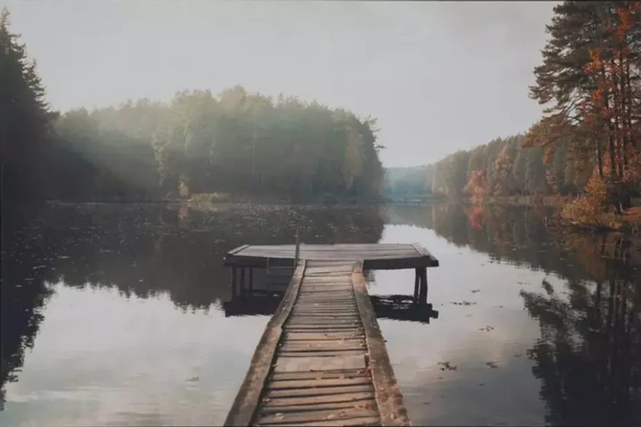 Building Your Dream Home by the Lake: Considerations and Challenges