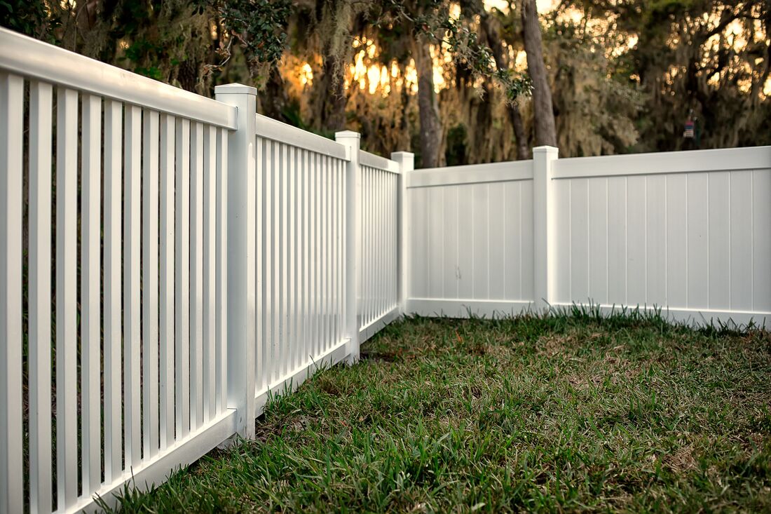 Picket Vinyl Fence in Jeffersonville, IN