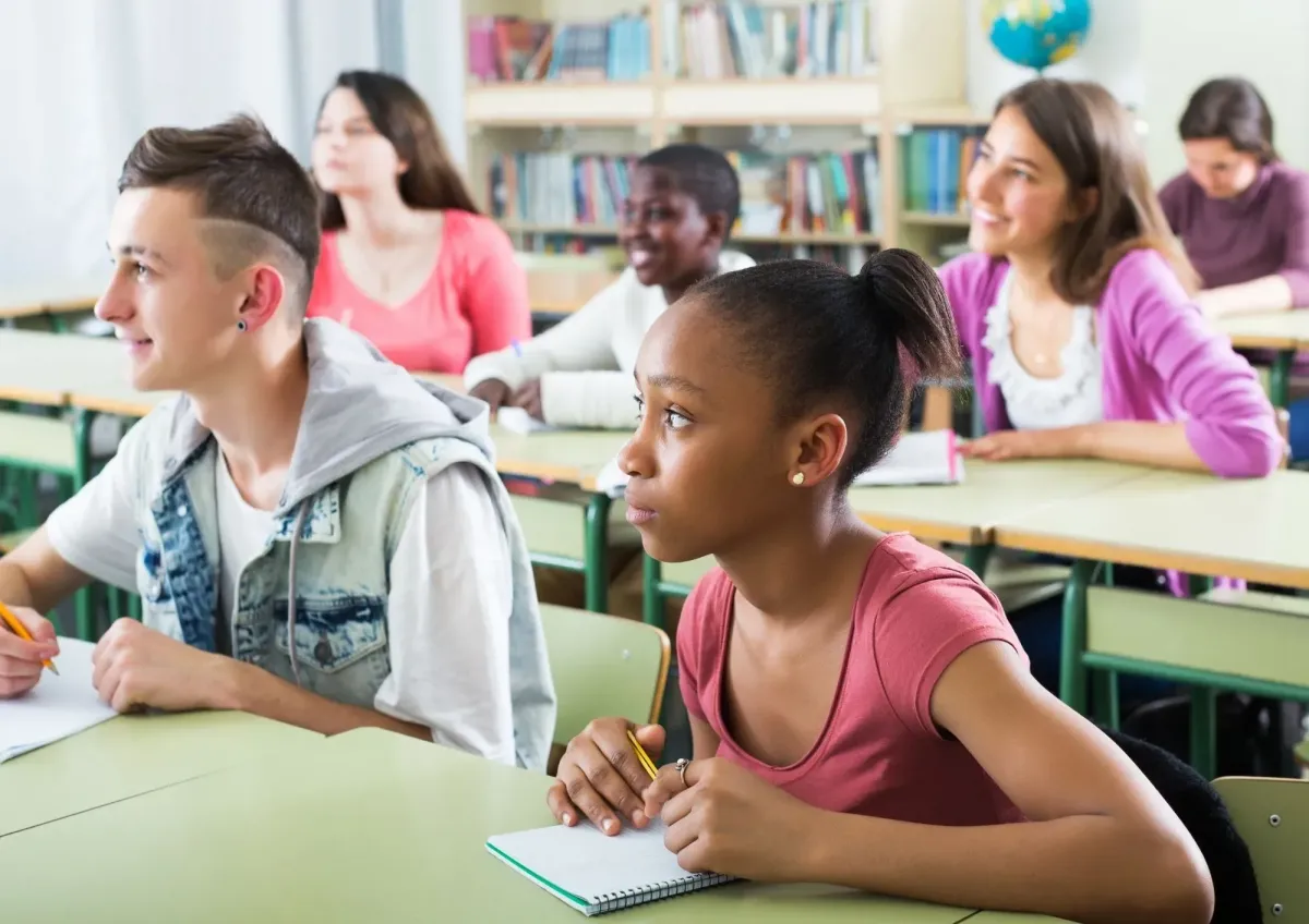 Organizza gli esami Cambridge direttamente nella tua scuola pubblica! Se raggiungi un numero minimo di studenti, portiamo tutto noi: esaminatori qualificati, materiale ufficiale e supporto completo.