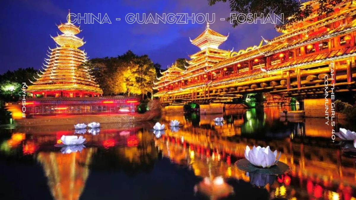 the great wall of china with mountains in the background