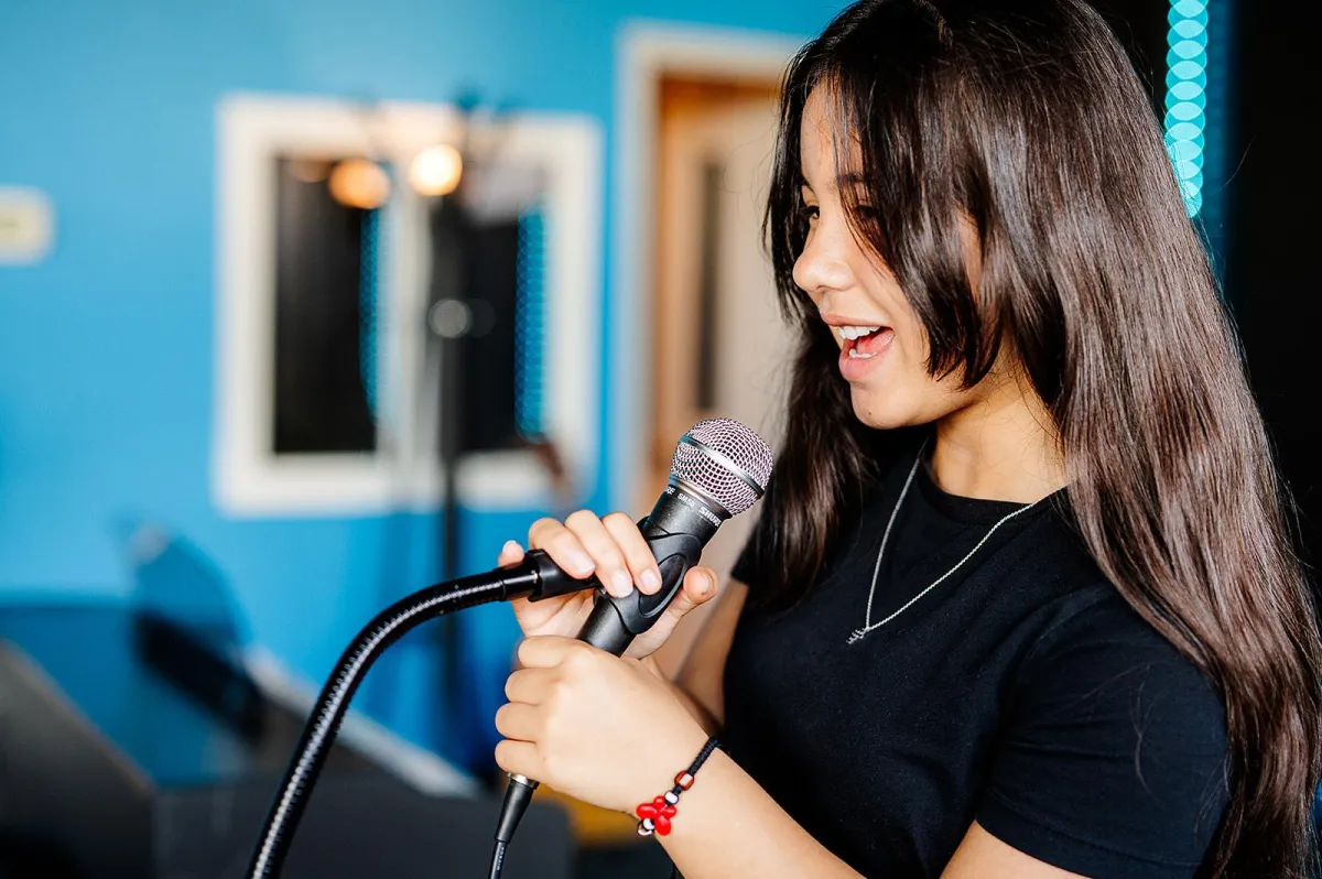 a change gear box sitting on top of a table