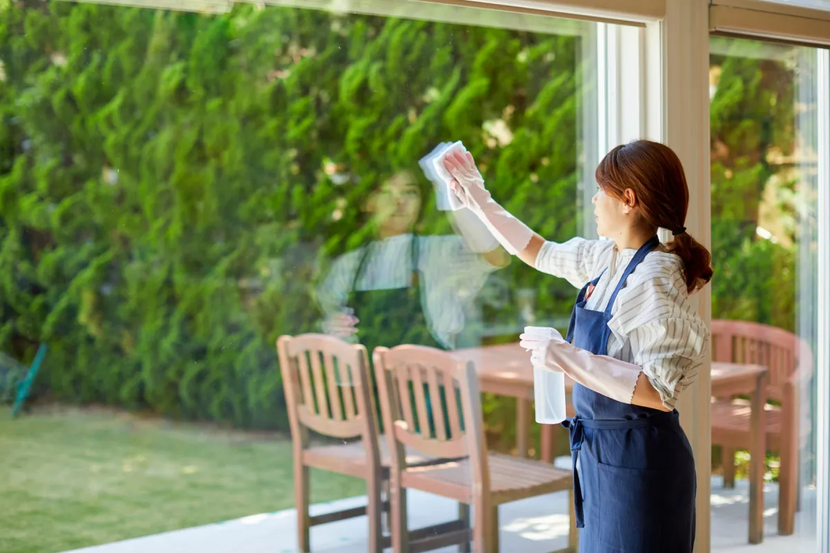Streak-free external window cleaning