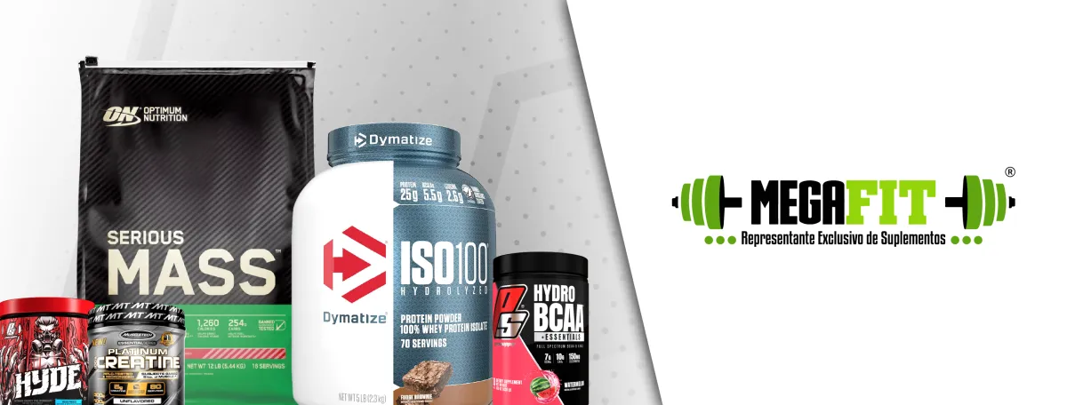 Variedad de frascos de suplementos premium de Cellucor, ProSupps, AnimalPak y Optimum Nutrition dispuestos sobre una superficie negra reflectante con franjas de luz diagonales verde neón en el fondo, creando un impacto visual moderno, audaz y de alta energía. Relación de aspecto 3:2.