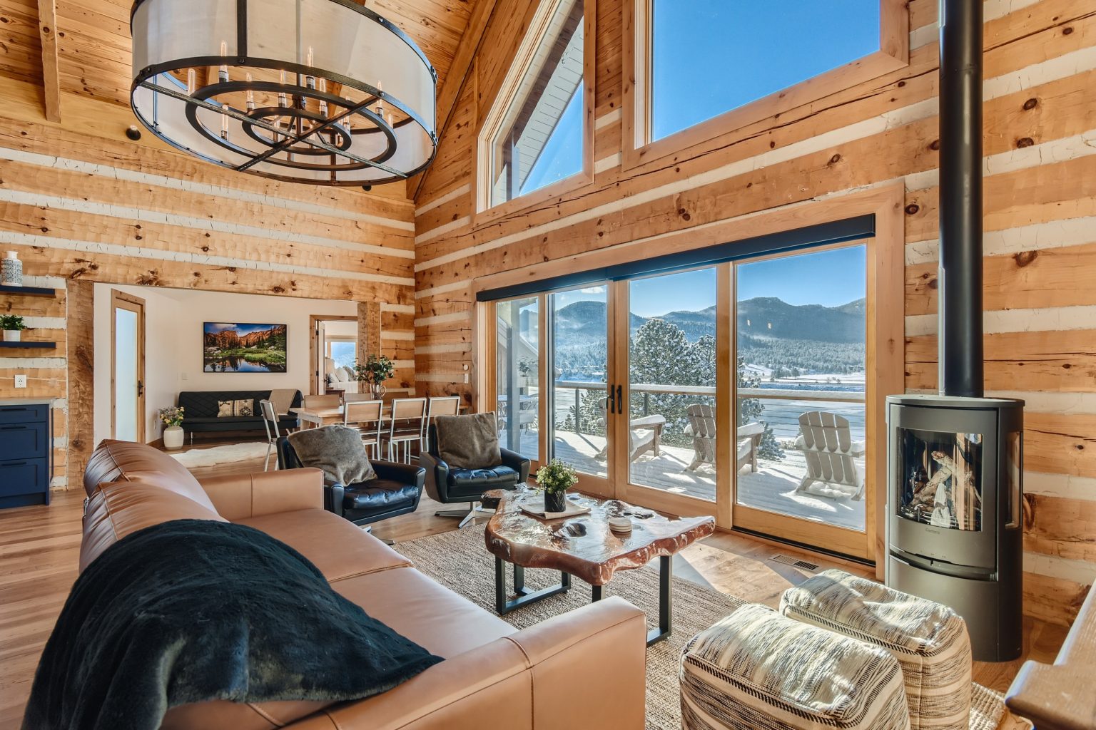 Honeymooning in Colorado: Why Estes Park is the Perfect Romantic Getaway