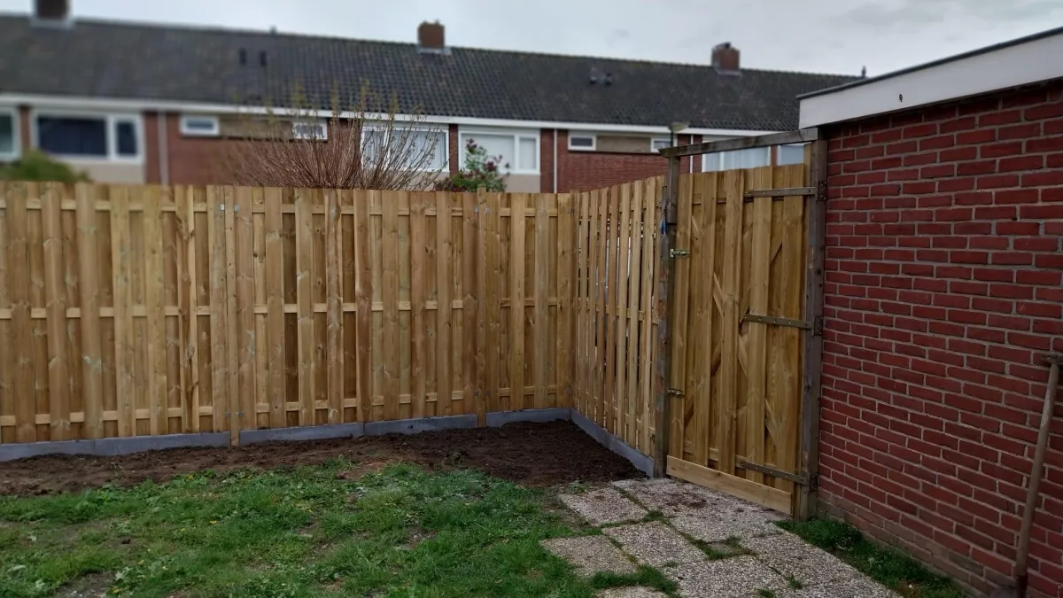 Schutting plaatsen Diensten Klus & Bestratingsbedrijf Engelbart