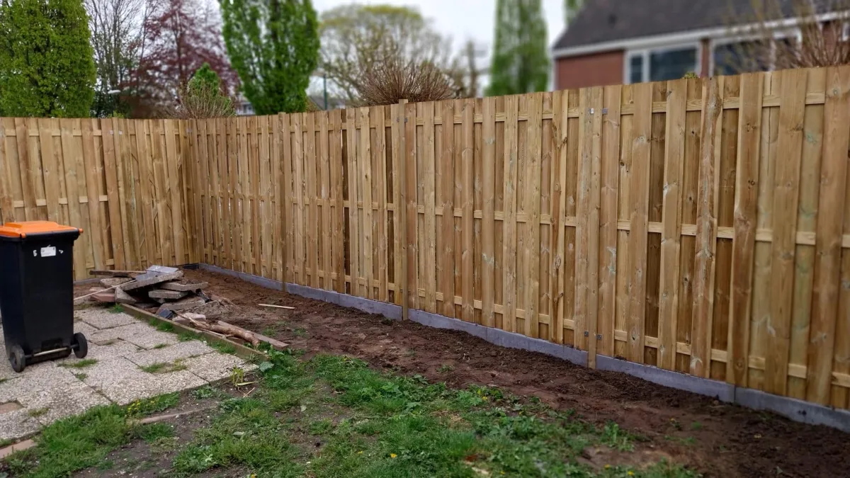 Schutting plaatsen voor Diensten Klus & Bestratingsbedrijf Engelbart