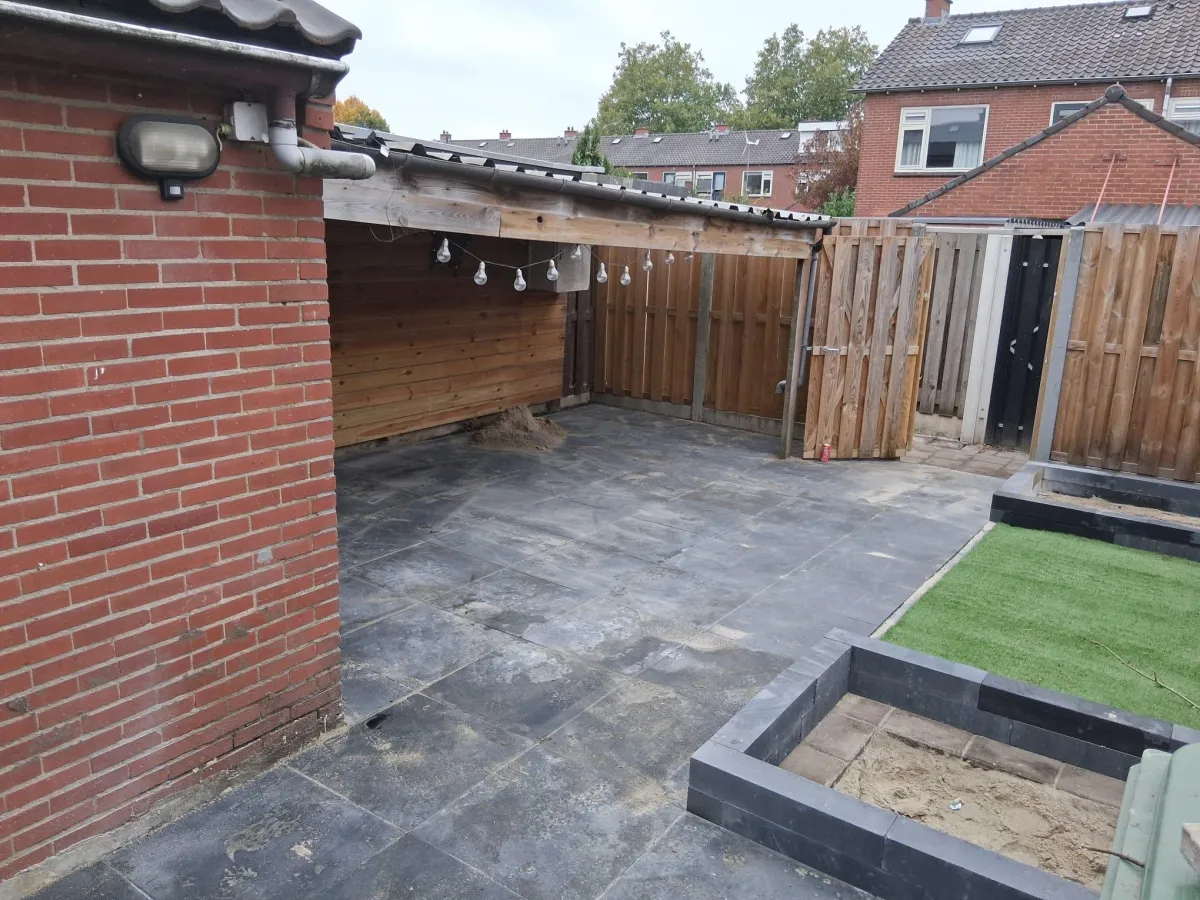 Tuinhuis montage voor Projecten Klus & Bestratingsbedrijf Engelbart