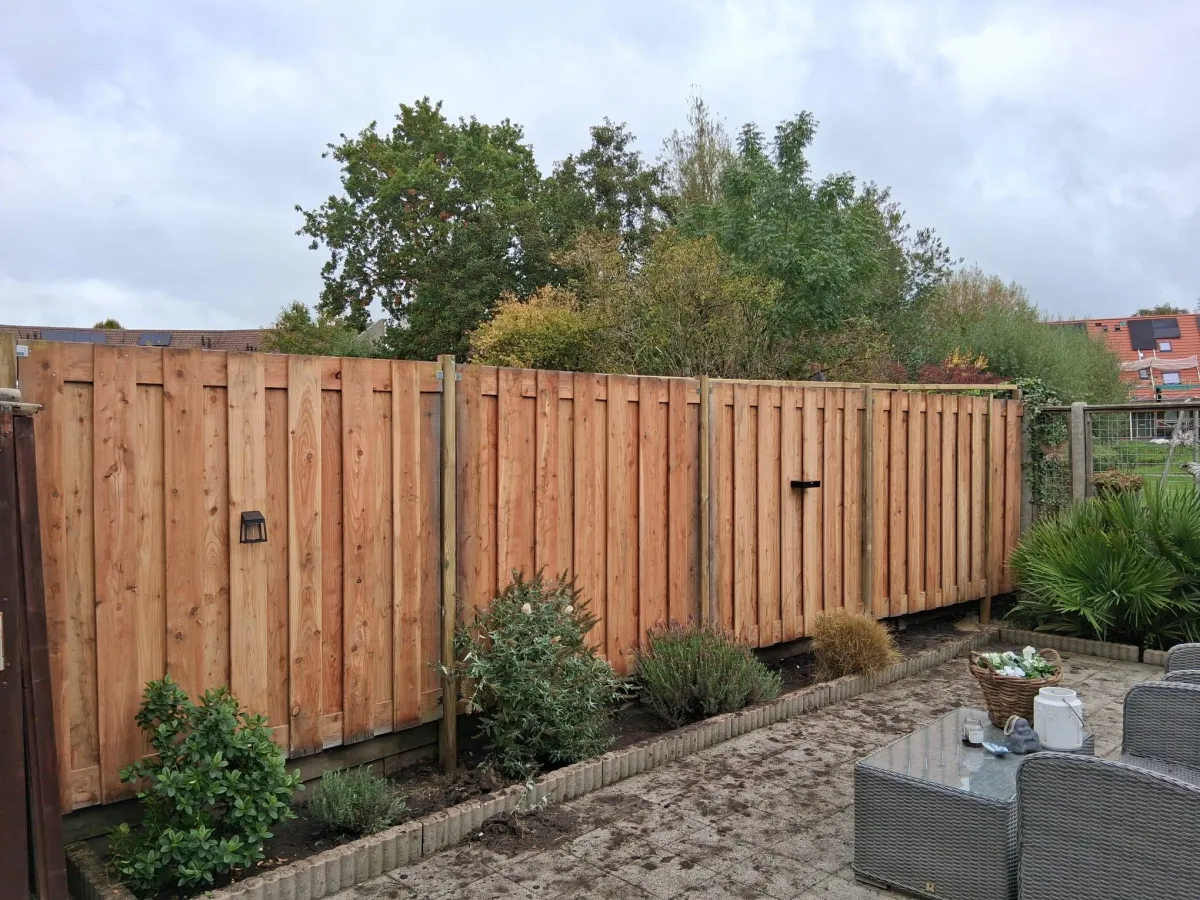 Achtertuin schutting plaatsen voor Klus & Bestratingsbedrijf Engelbart