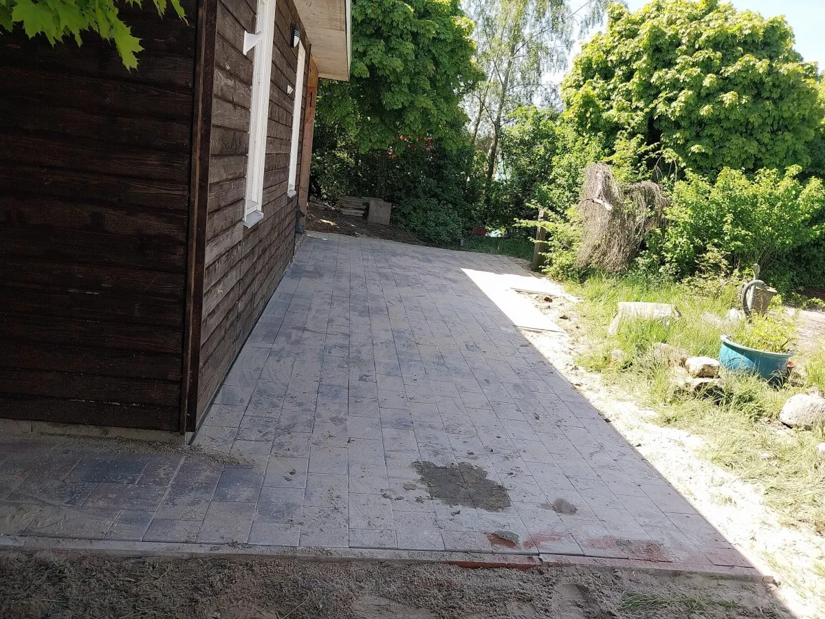 Bestrating & onkruid verwijderen voor Klus & Bestratingsbedrijf Engelbart