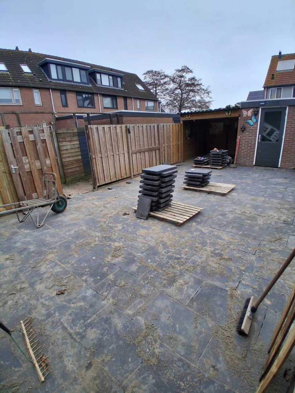 Achtertuin hek plaatsen voor Klus & Bestratingsbedrijf Engelbart