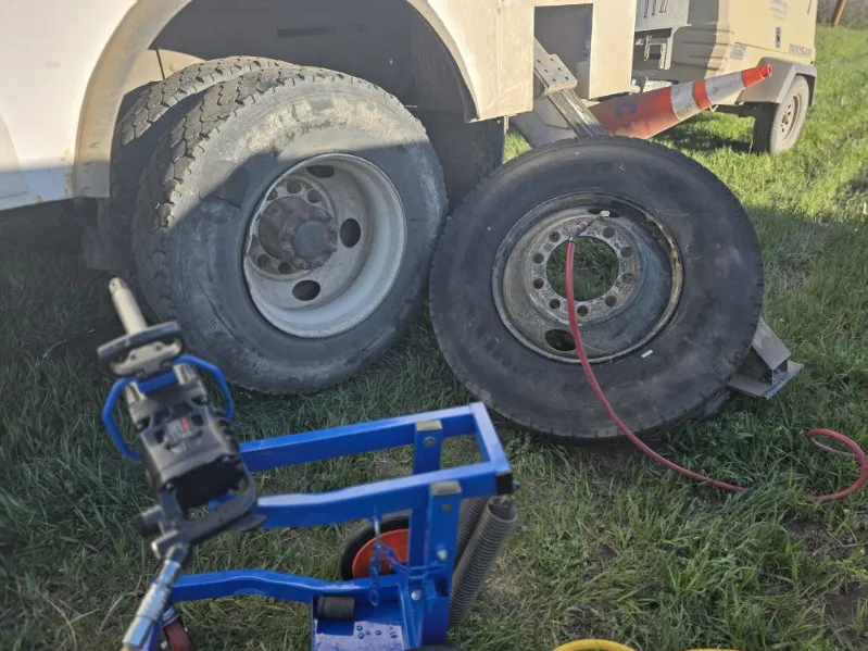 Passenger Vehicle Roadside Tire Service in 