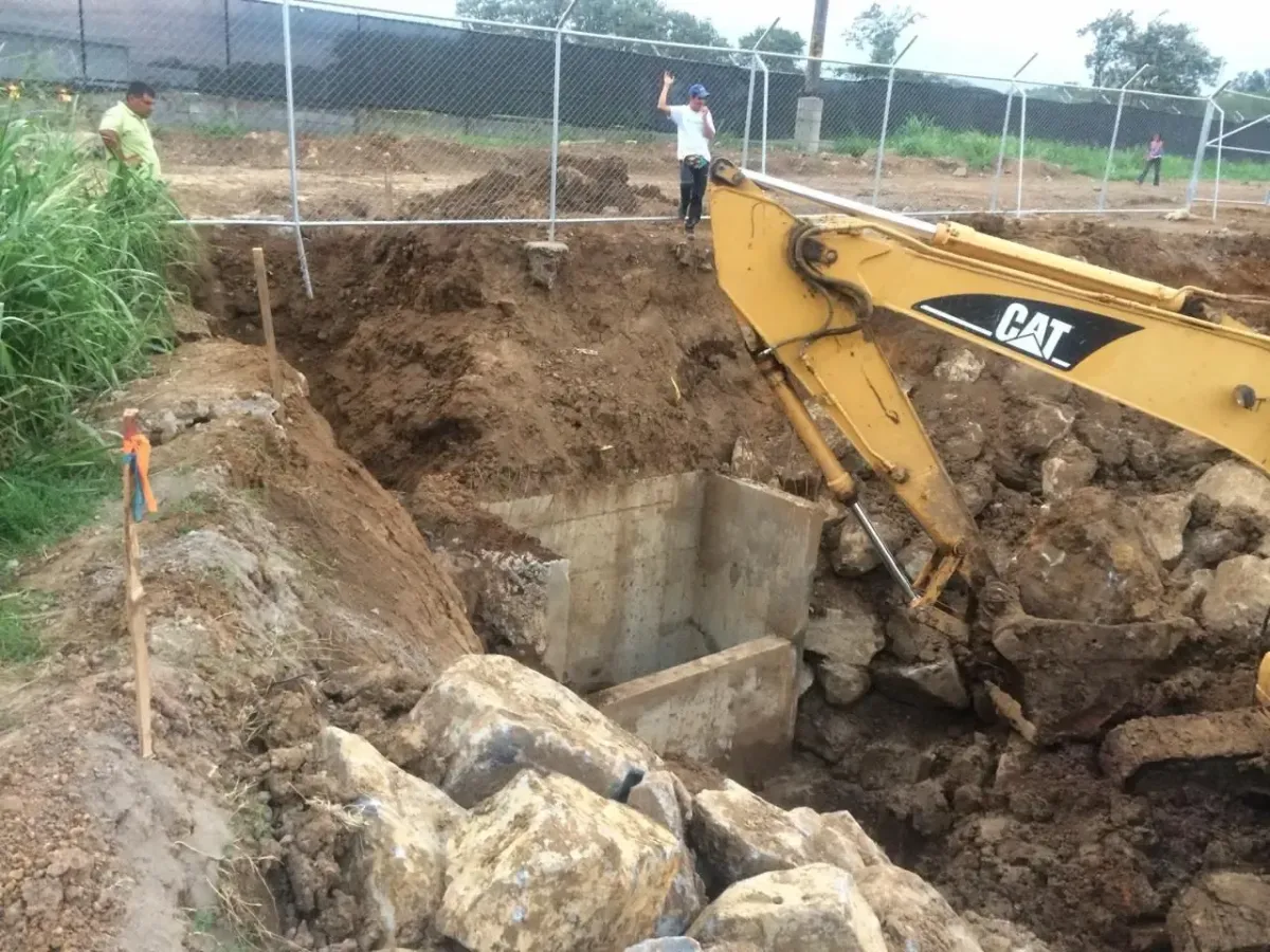 Instalación de alcantarillas de cuadro de concreto