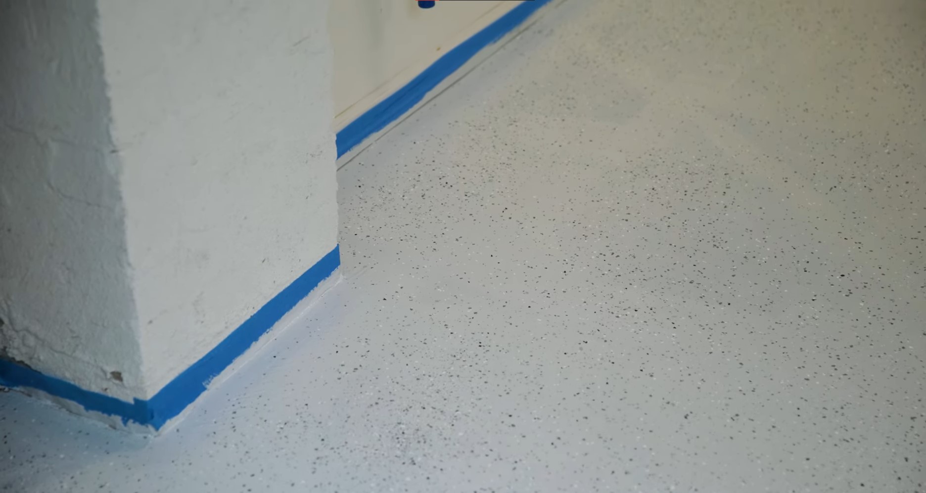 white epoxy flake flooring with black flakes