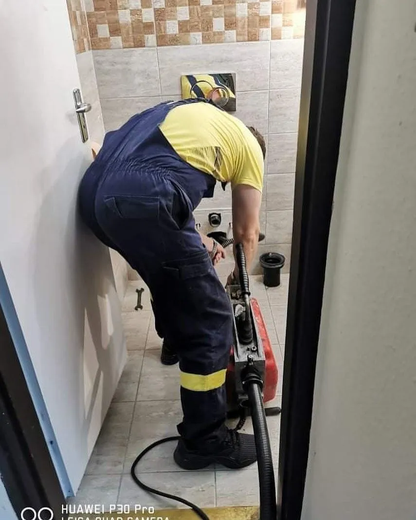 Provi Domus Kft. céggel való együttműködés előnyei: Helyi szakértelem, gyors és megbízható vízvezeték-szerelés. Megbízható szolgáltatás, kiemelkedő ügyfél-elégedettség. Gyors kiszállás Szigetszentmiklóson, profi vízvezeték-szerelés.
