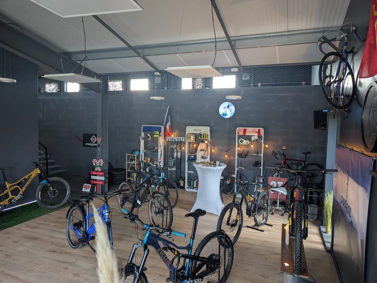 [IMAGE_PLACEHOLDER: split-kids.jpg] - Child on bike