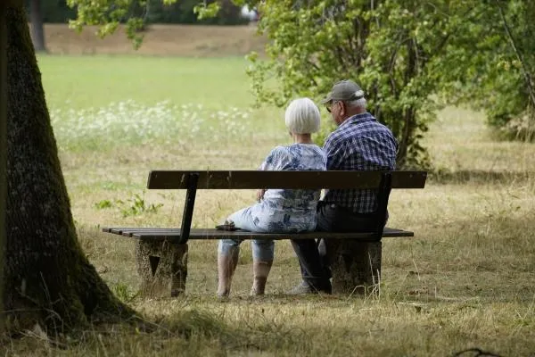 DFW senior care service shares 5 steps for families making senior care decisions, featuring Sage Senior Support guidance and home selling solutions.