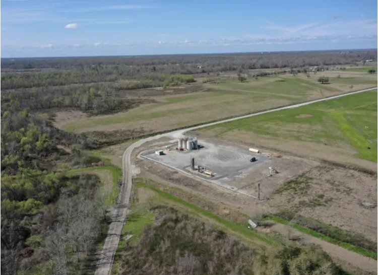 a drilling rig in the middle of a desert