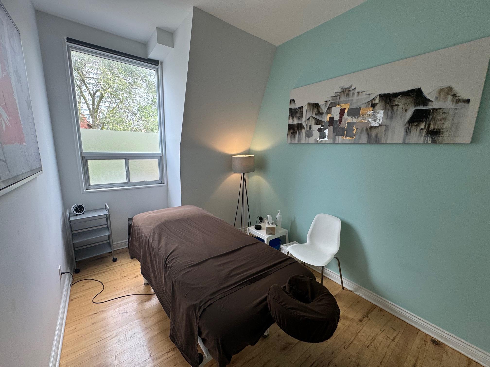 Calm clinic room with massage table