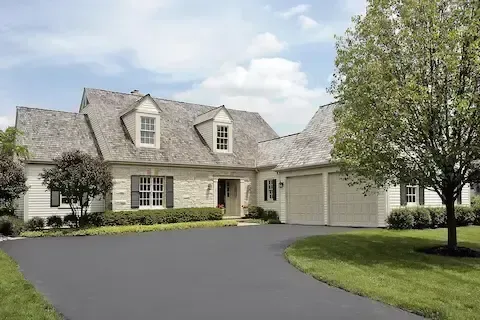 Concrete driveway by Oregon City Concrete & Paving in Oregon City, OR.