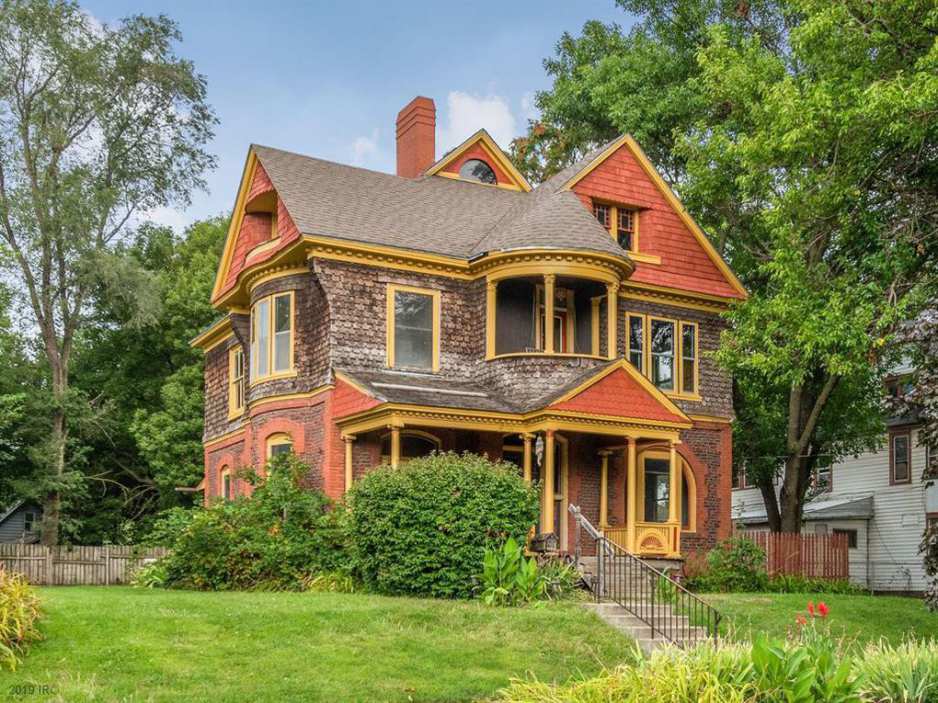 Should You Be Scared of a 1920s or 1940s House in Des Moines?