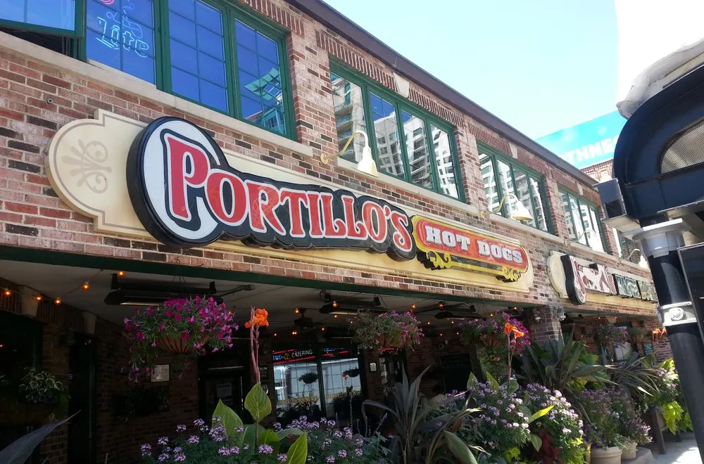 🌭 Portillo’s in Chicago, IL: The Ultimate Stop for Classic Chicago Flavor