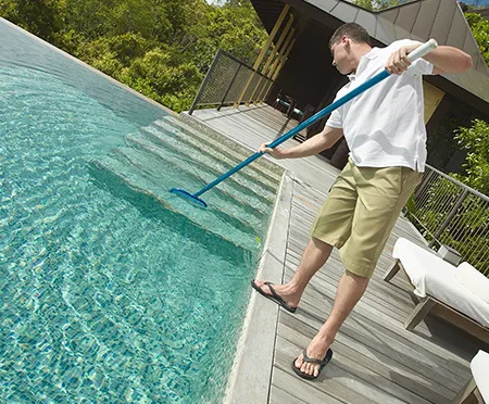 pool cleaning service