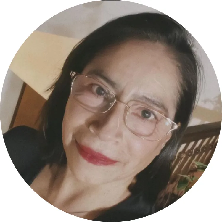 Kalina holding a dumbell