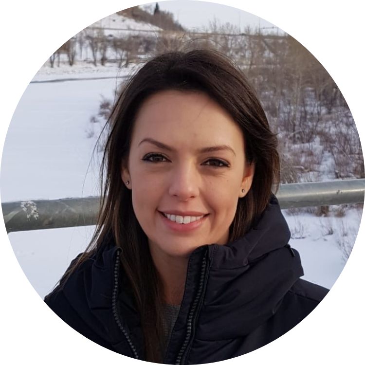 Kalina holding a dumbell