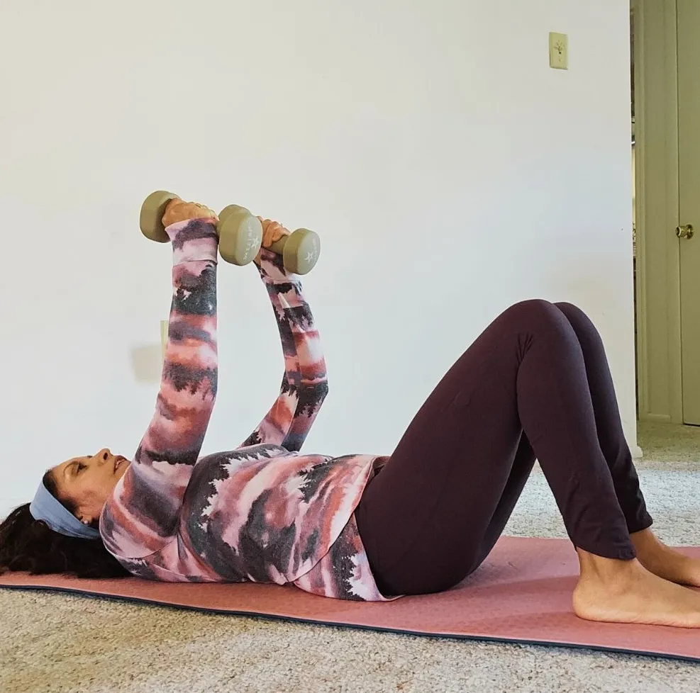 Sara doing a dumbbell strength workout during the Zen Core program