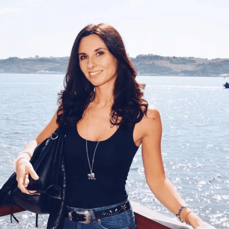 Portrait of Elisa by the water, featured in the client testimonial