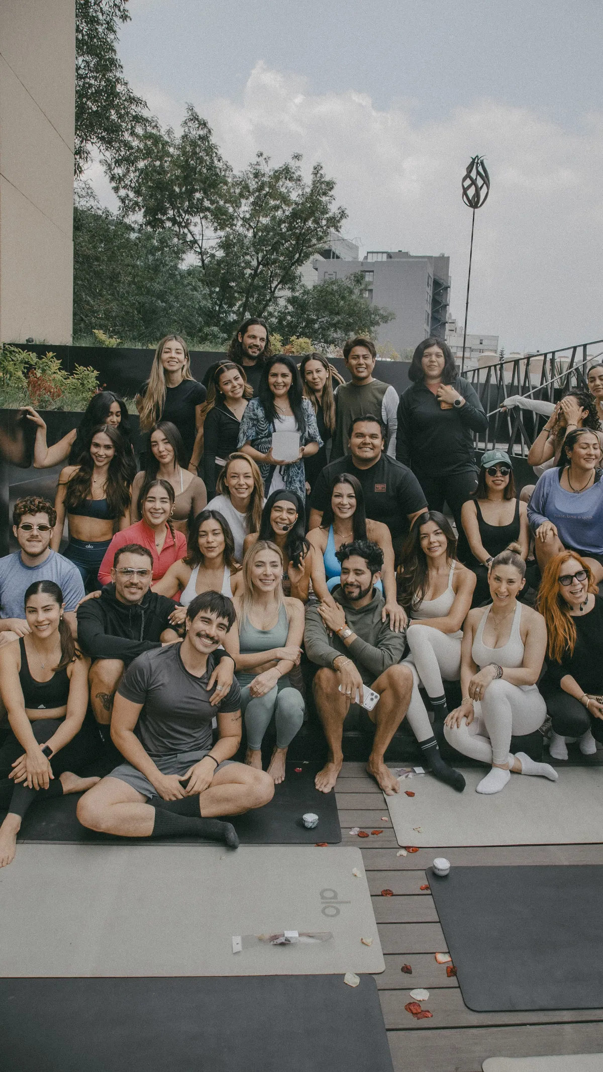 Grupo reunido en Rakia Rooftop