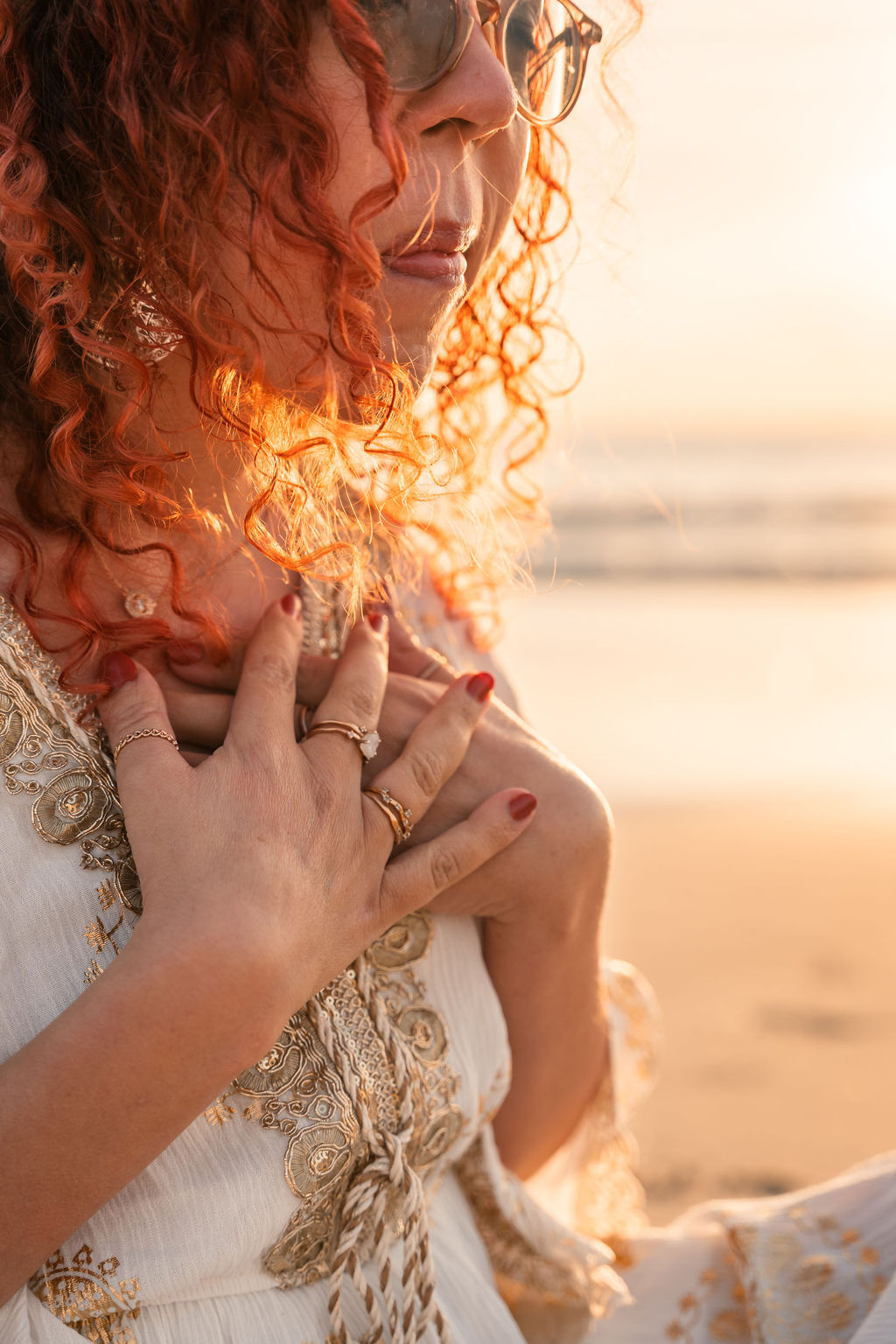 A spirit-connected woman that trust herself, her intuition, her team of spirits – trust Universe. Radient, present, aware.