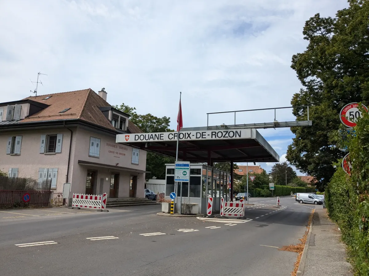 Poste de douane de Croix-de-Rozon, à l'entrée en Suisse sur la commune de Bardonnex, près de Genève