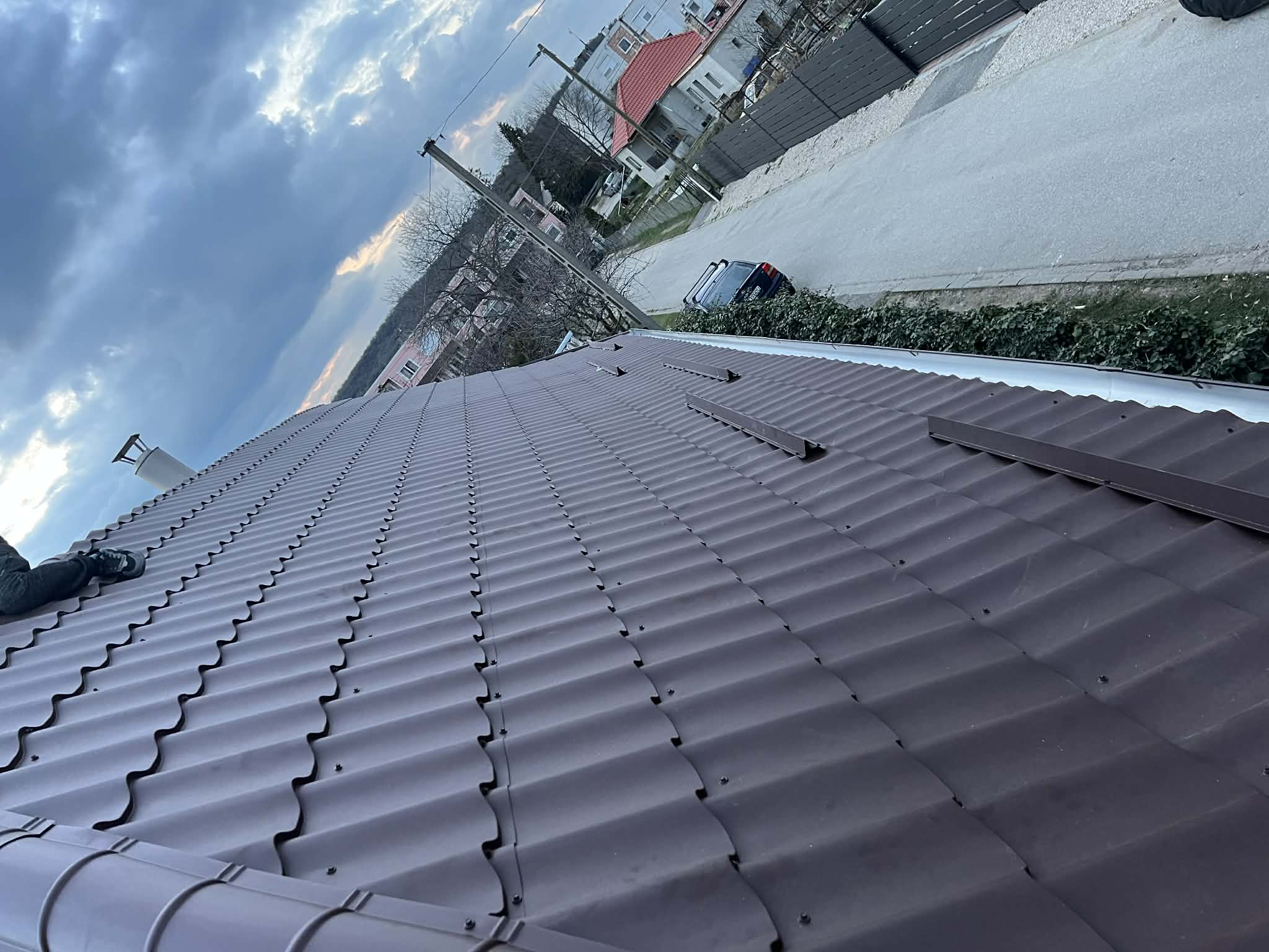 Bádogozás részlet, precíz illesztések, fém csatorna