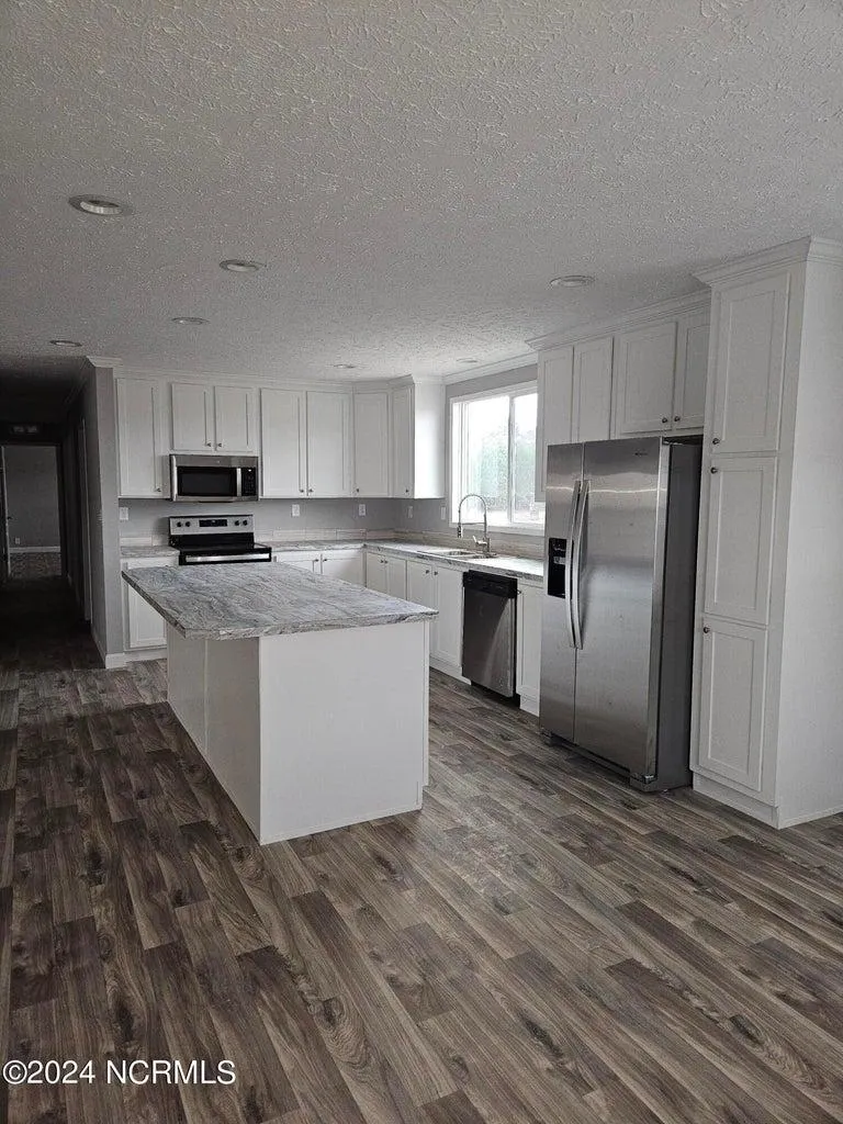 Nice Kitchen and appliances inside a new home