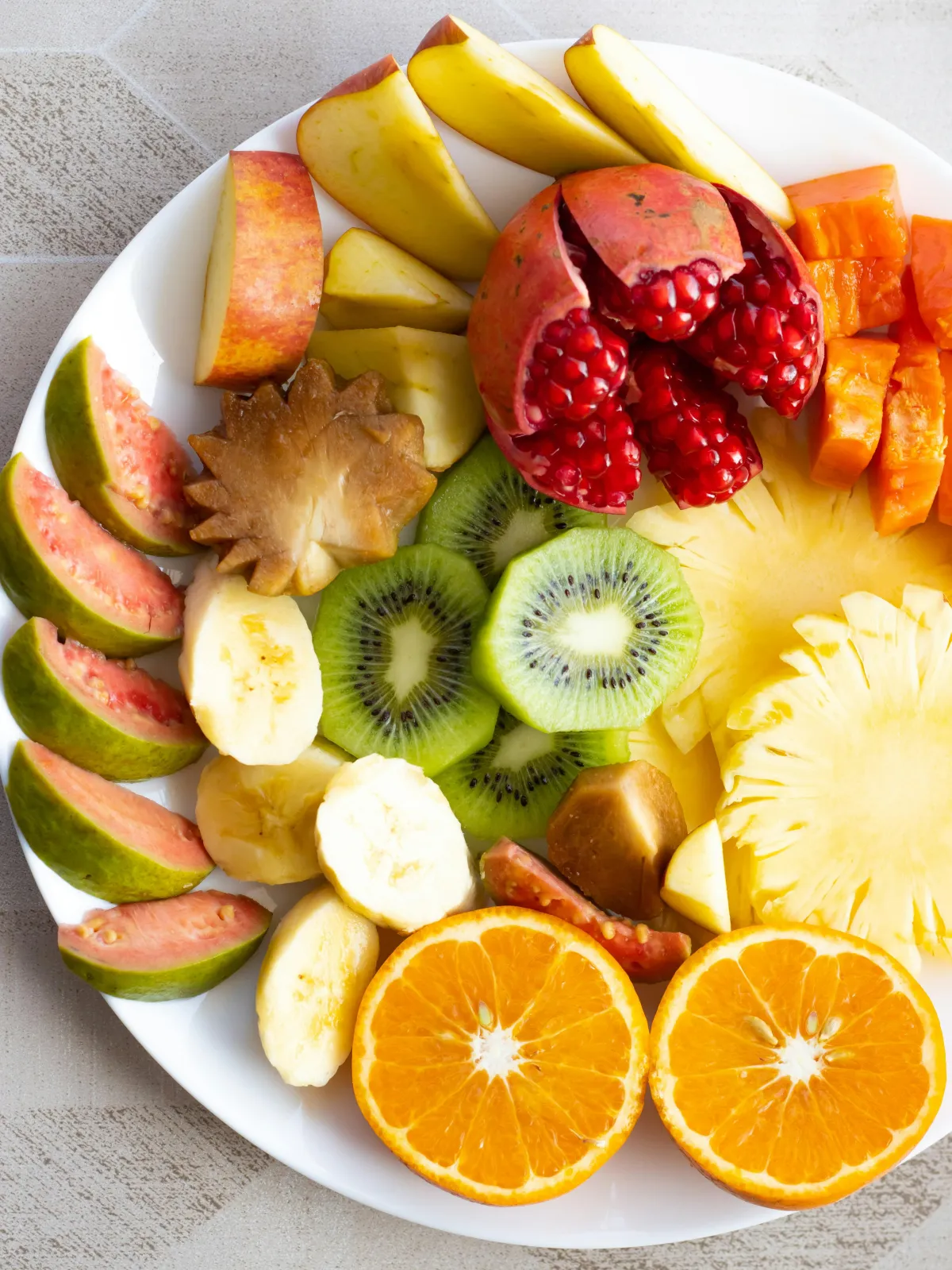 Colorful rainbow plate of fruits and vegetables — performance nutrition for athletes
