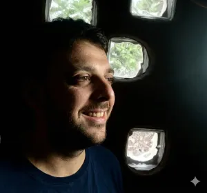 Foto perfil de Andrés Delgado, investigador y director del Documental Plot Twist ¡Esto Está Raro!