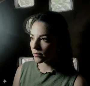 Foto perfil de Valentina Almirati,  narradora del Documental Plot Twist ¡Esto Está Raro!