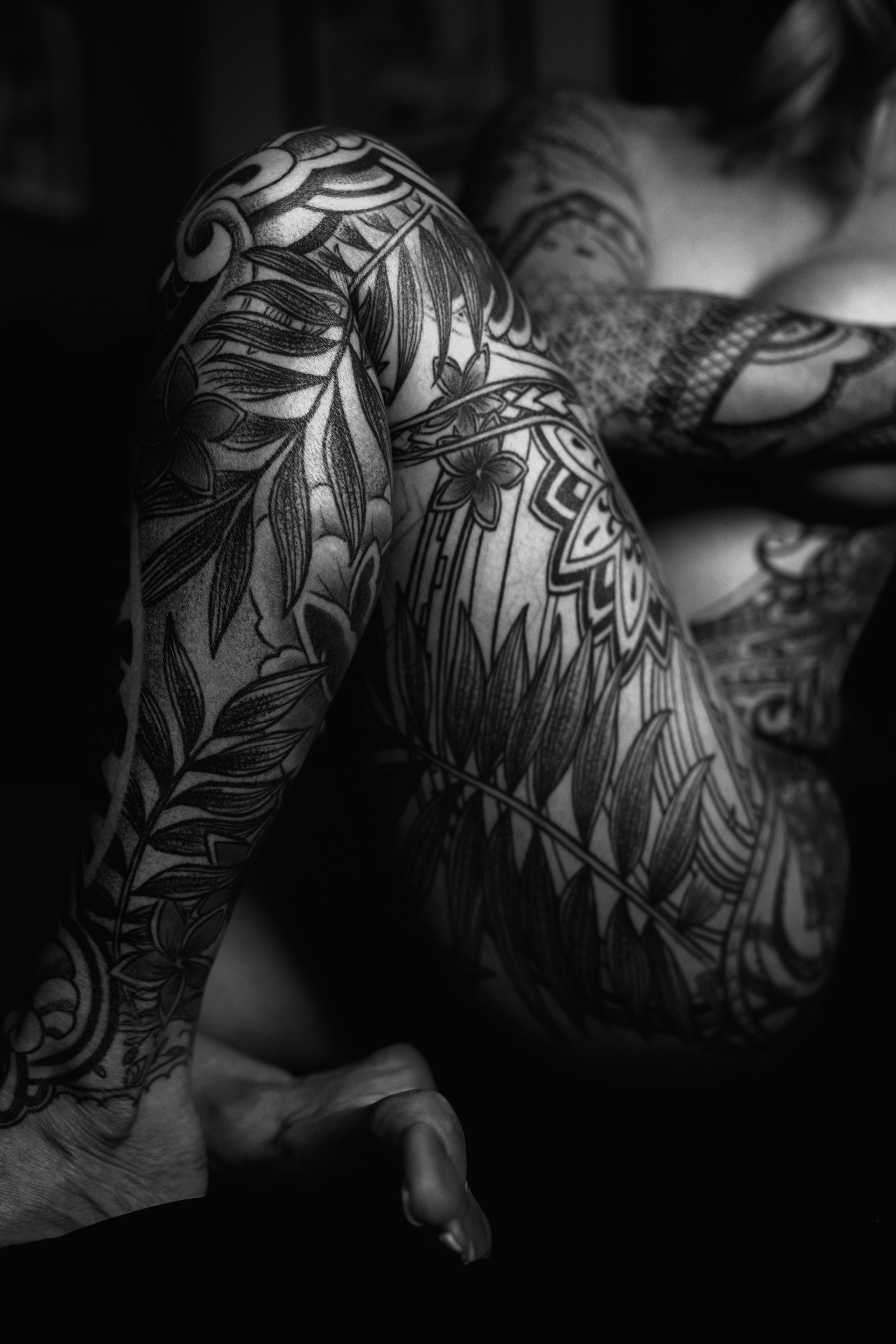 ful body leg sleve tatoo artistic photo of a tattoo for women