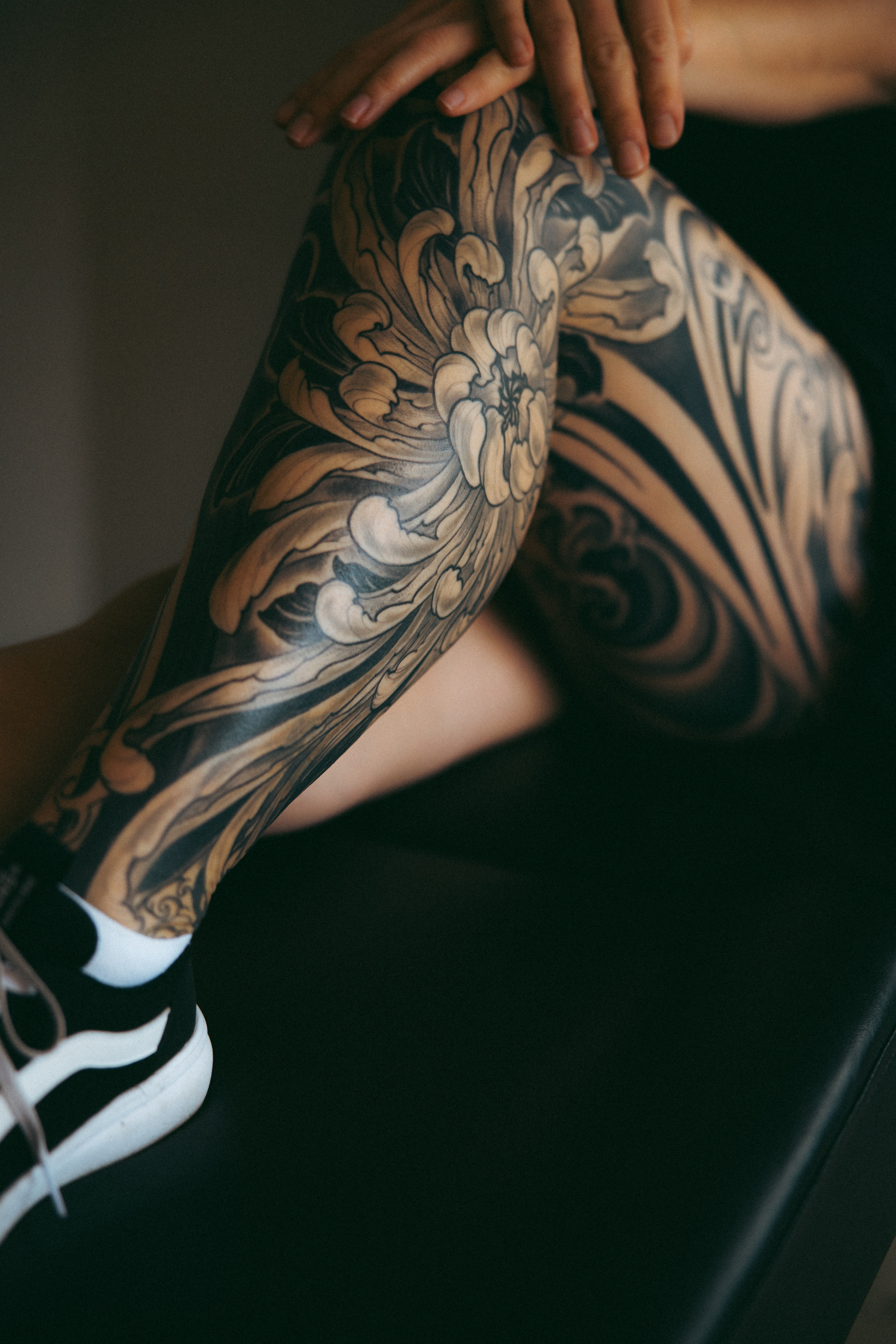 ful body leg sleve tatoo artistic photo of a tattoo for women