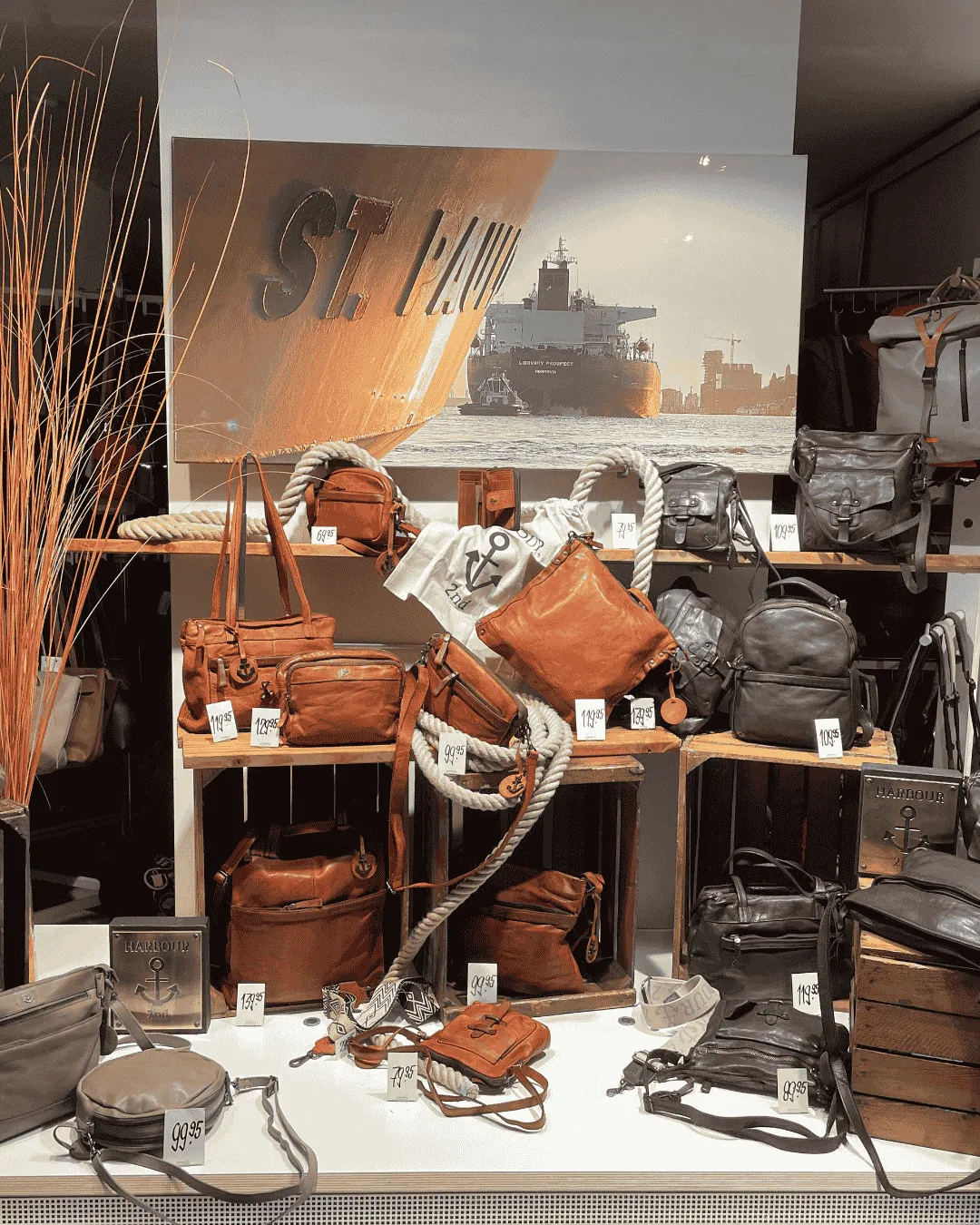 Faber Lederwaren Taschen Schaufenster