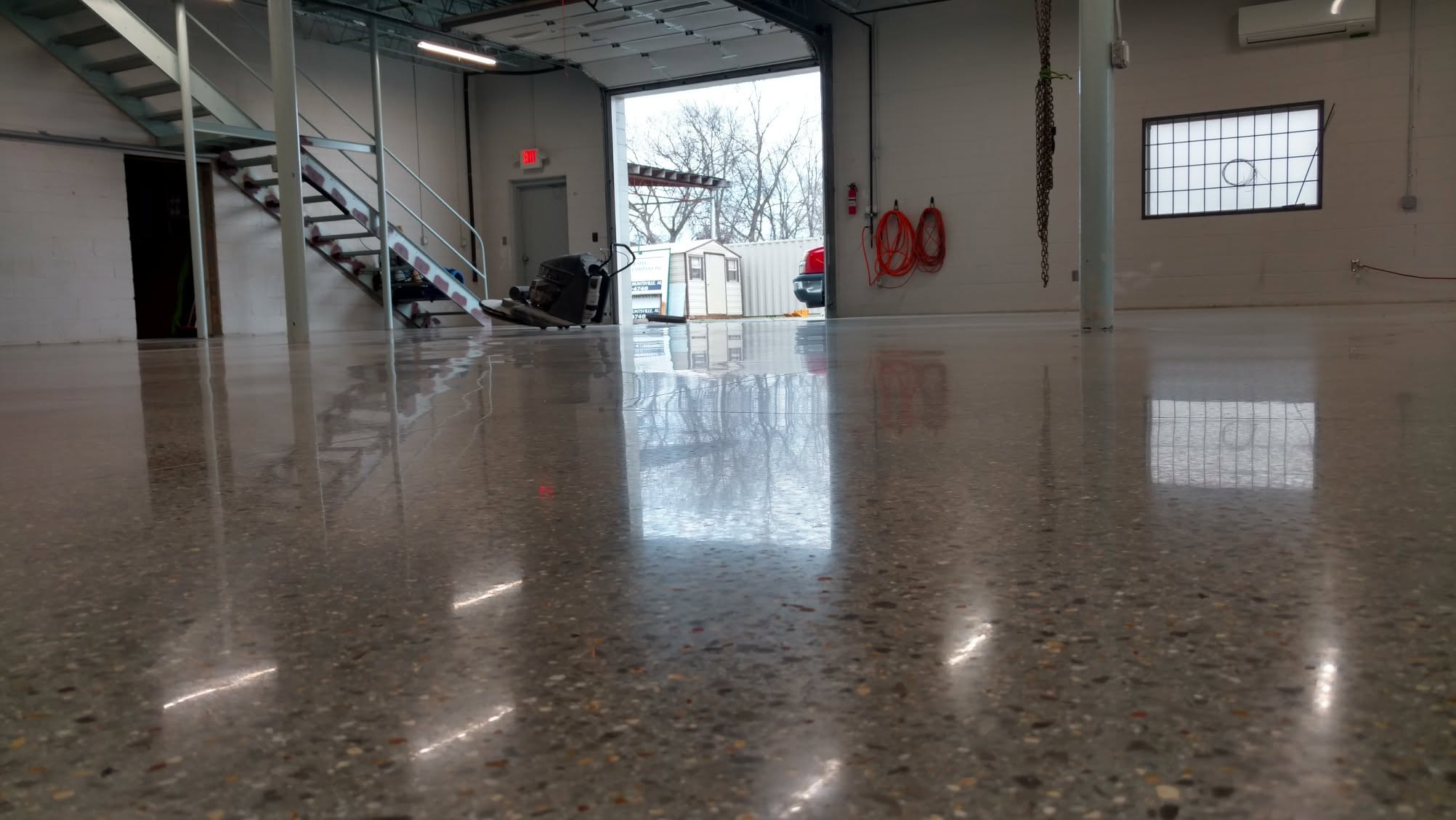 Monolithic industrial concrete screed in logistics center