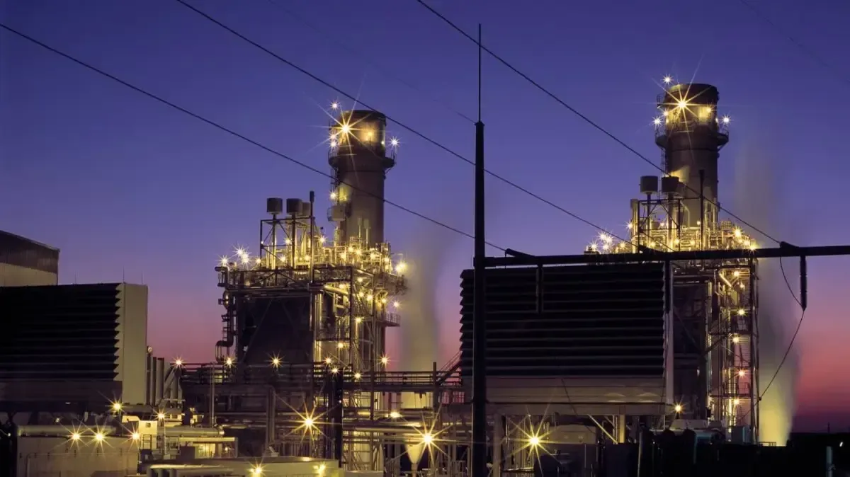 Illuminated industrial power plant at dusk, representing Centurion Insurance Services’ specialized coverage for the energy and manufacturing sectors.