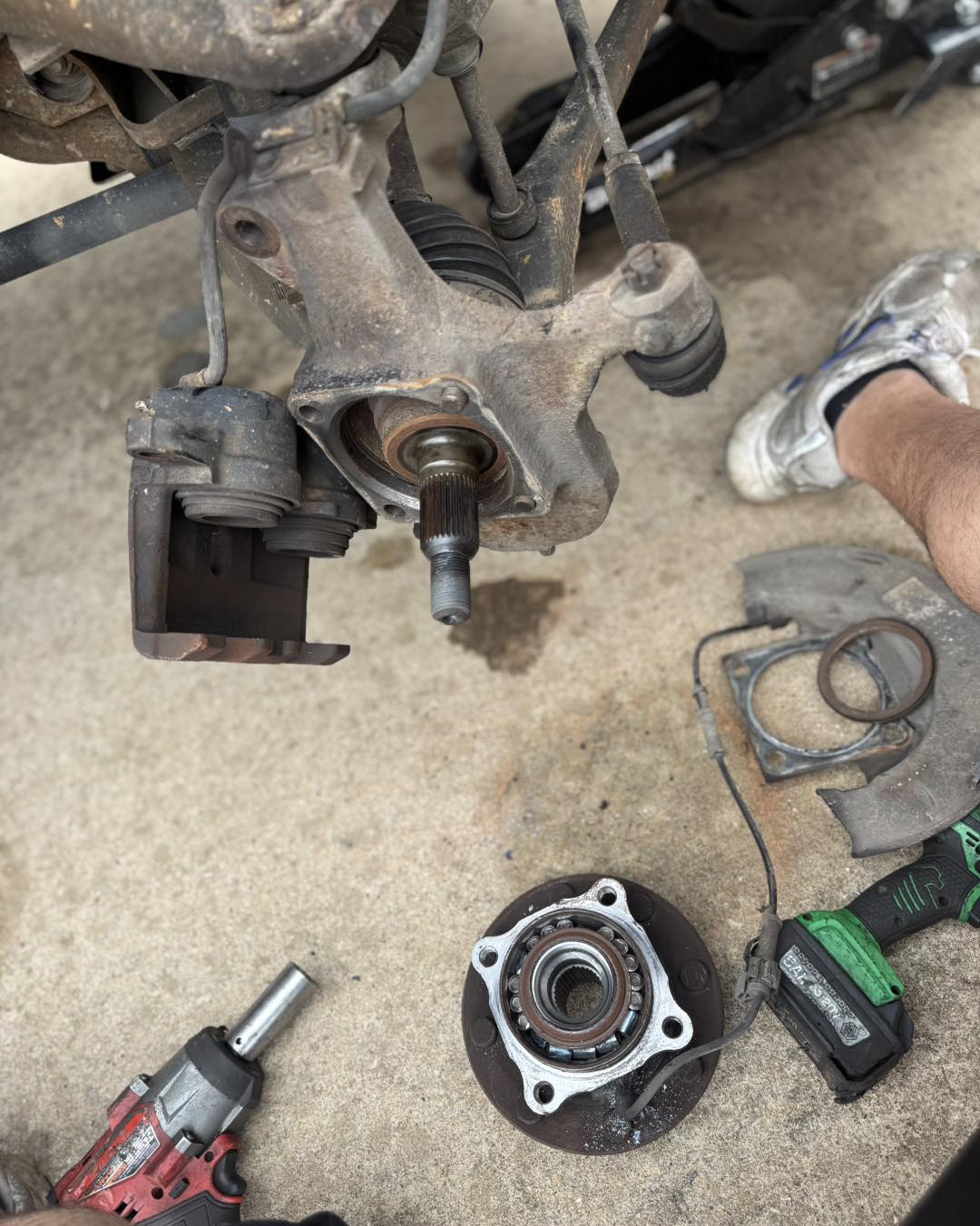 Wheel hub and suspension repair by H & H Auto LLC mobile mechanic in Northwest Arkansas
