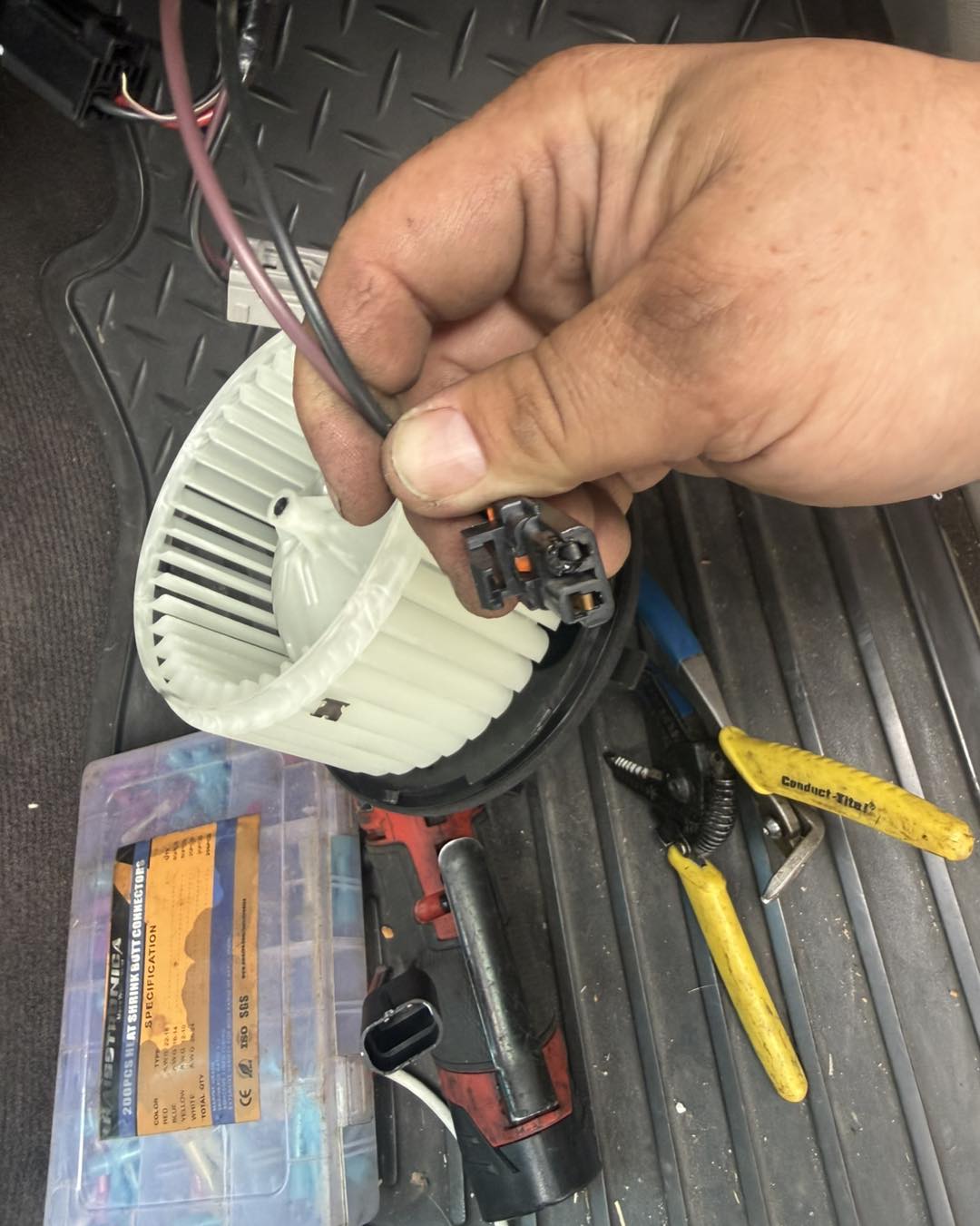 Blower motor electrical repair and HVAC diagnostics by H & H Auto LLC mobile mechanic in Northwest Arkansas